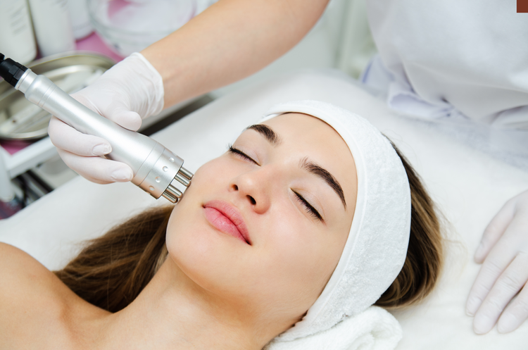 Gesichtsbehandlung in Innsbruck bei Incebel Medical Beauty.