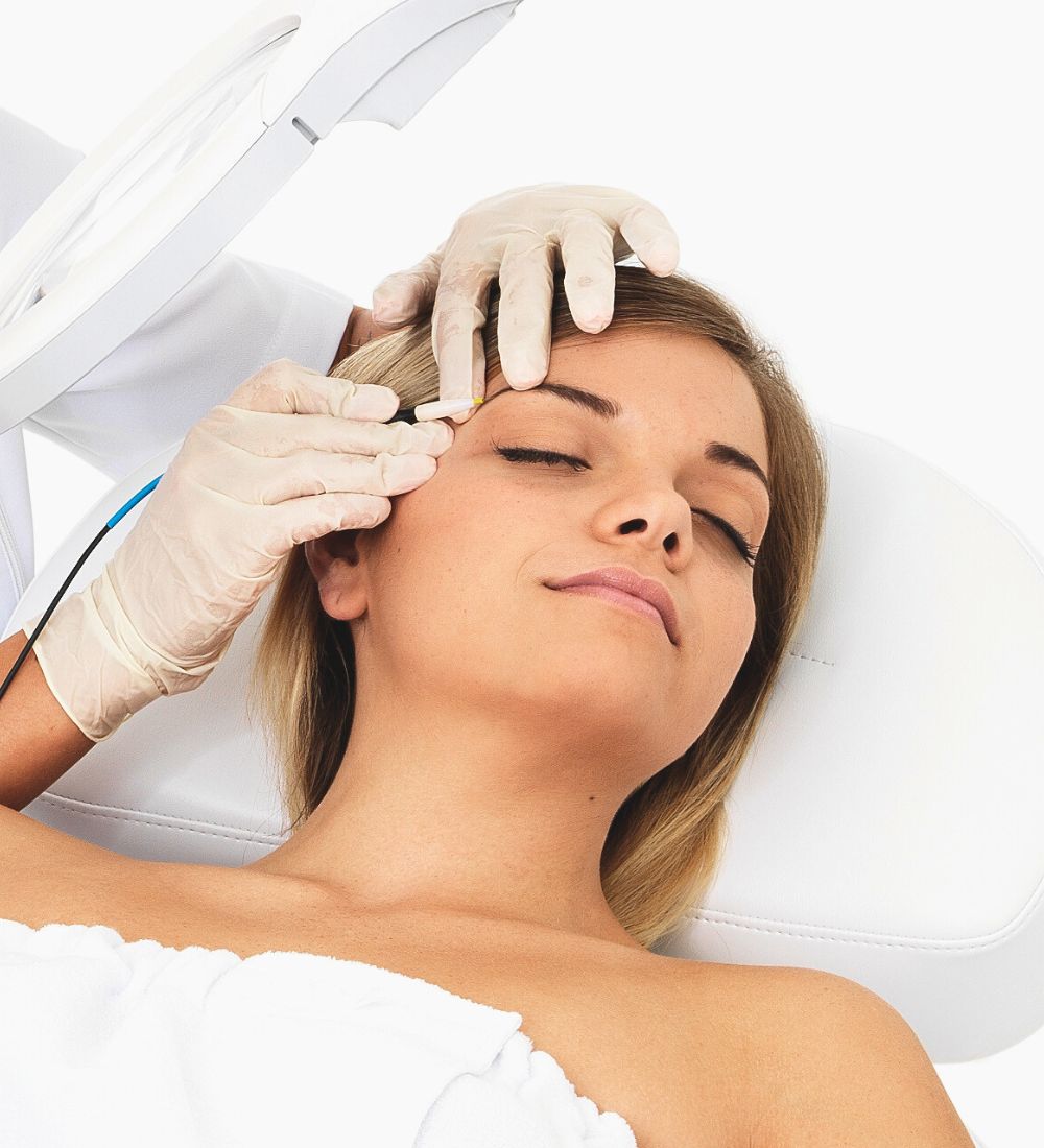 Nadelepilation Elektroepilation Innsbruck Nahaufnahme Blondine